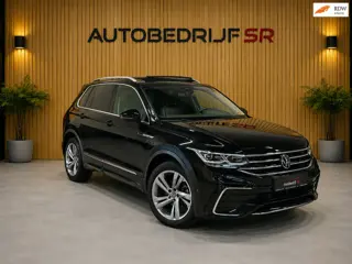 Volkswagen Tiguan 1.5 TSI R-Line Pano | Sfeerverlichting | IQ | Trekhaak | Electrische Kofferbak | C