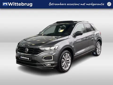 Volkswagen T-Roc 1.5 TSI 150pk DSG R-Line / Panorama dak / Virtual cockpit / Achteruitrij camera / 1