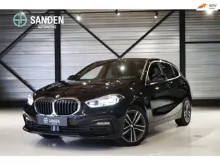 BMW 1-serie 118i Introduction Edition |Automaat|LED|Navi|Camera|Donkere hemel|Parkeersensoren|17 inc