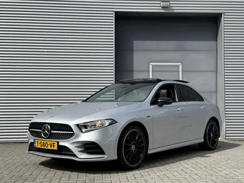 Mercedes-Benz A-Klasse 250 e I PHEV I Aut. I AMG I Pano.dak I Carplay I ACC I Burmester