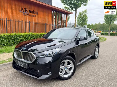 BMW IX2 eDrive20 M- sport, trekhaak, H&K, driving assistant plus