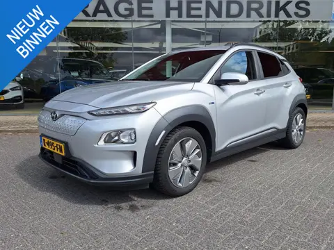 Hyundai Kona EV Fashion 64 kWh | SOH: 94,3% | 3 fase | Warmtepomp | Trekhaak | Camera | Adaptive CC 