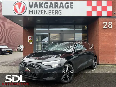 Audi A3 Sportback 40 TFSI e Business edition // S-LINE!! // NAVI // PDC // STOELVERWARMING // CRUISE