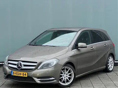 Mercedes-Benz B-Klasse BWJ 2013 | 200 157PK Ambition AUTOMAAT | TREKHAAK| LEER | STOELVERW | CLIMA |