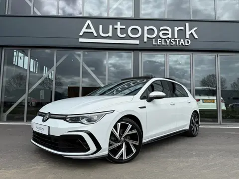 Volkswagen Golf 1.5 eTSI R-Line Business PANO