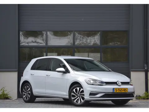 Volkswagen Golf 1.0 TSI Highline Led | Wegklapbare trekhaak | stoelverwarming