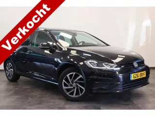 Volkswagen Golf 1.5 TSI Highline Business Panoramadak Trekhaak Carplay