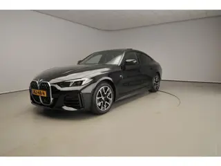 BMW 4 Serie Gran Coupe 430i xDrive | M-Sportpakket | LED | Navigatie | Schuifdak | Sportstoelen | St