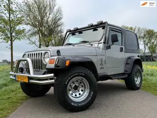 Jeep Wrangler 2.5i Hardtop + Softtop | 4x4 | Youngtimer | Trekhaak | Bullbar |