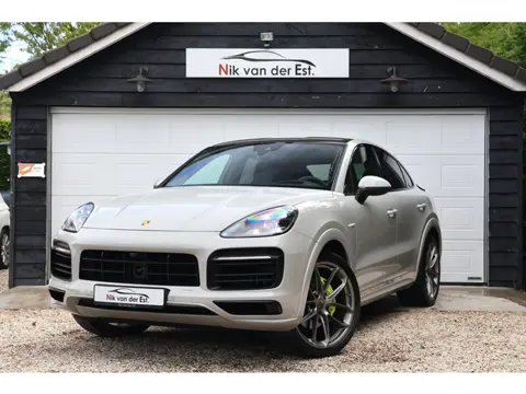 Porsche Cayenne Coupé 3.0 E-Hybrid-Lightweight-Sportuitlaat-Luchtvering-Carbon