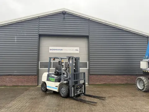 Eurotrac FE30 ECO heftruck NIEUW met vorkenverspreider