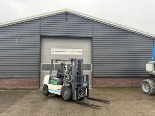 Eurotrac FE30 ECO heftruck NIEUW met vorkenverspreider