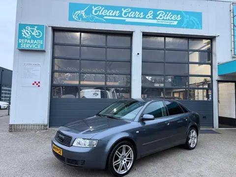 Audi A4 Limousine 2.4 (bj 2002)