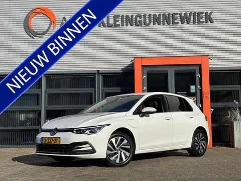 Volkswagen Golf 1.4 eHybrid Style / Trekhaak / Allseasonbanden / Egonomische Stoelen / Stoelverwarmi