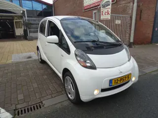Mitsubishi i-MiEV 4-peroons 16 kWh elektrische 45 KM actieradius 220 v oplaadkabel aanwezig voor thu