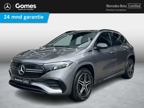 Mercedes-Benz EQA 250 AMG Line 67 kWh | Panoramadak | Trekhaak | Stoelverwarming | LED Koplampen
