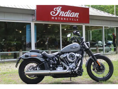Harley-Davidson Softail  Streetbob
