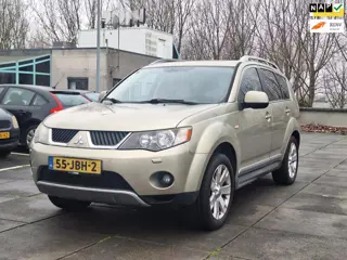 Mitsubishi Outlander €3000,-2.4 Automaat 7P 4x4 Airco Apk Nap Trekhaak Cruise