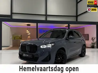 BMW X1 BMW sDrive20i M Sport Pano Sportstoelen ACC Trekhaak Navi LED Camera Carplay