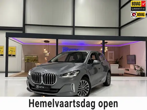 BMW 2-serie Active Tourer 225e xDrive 245pk | Plug-in 4x4 | 360° | Trekhaak | Leder