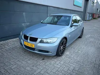 BMW 3-serie 3ER REIHE; 320I SEDAN (bj 2005)