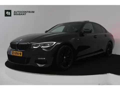 BMW 3-serie 320i High Executive Edition (PANORAMADAK, SFEERVERLICHTING, STOELVERWARMING, ACHTERUITRI