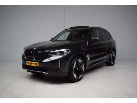 BMW IX3 High Executive 80 kWh SOH 99% / ORG.NED / PANORAMADAK / NAP / 360CAMERA / HARMAN-KARDON / EL