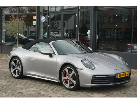 Porsche 911 Cabrio 3.0 Carrera 4 S 450 PK | 21'' Classic velgen | Sportstoelen