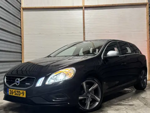 Volvo V60 2.0 T5 R-DESIGN | NL-AUTO! | DEALER OH | TREKHAAK!