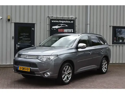 Mitsubishi Outlander 2.0 PHEV Instyle. Afneembare trekhaak!!