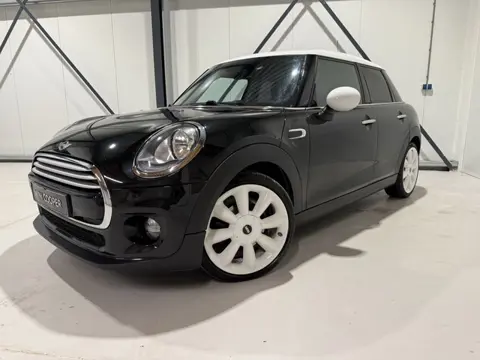 MINI Mini 1.5 Cooper Pepper. JCW interieur,17",Climate,cruise.