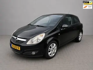 Opel Corsa 1.4-16V Cosmo Apk tot 2027!