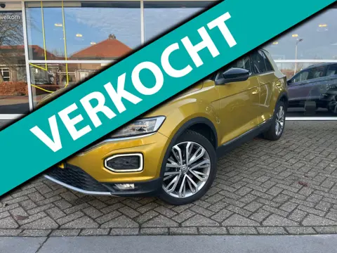 Volkswagen T-Roc 1.5 TSI Sport | ACC | LED | CarPlay | Trekhaak | 18 Inch |