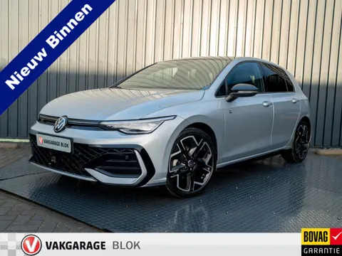 Volkswagen Golf 1.5 eTSI R-Line Edition | Trekhaak wegkl. | Head Up | Camera | Prijs Rijklaar!!