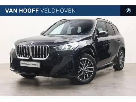 BMW X1 sDrive20i M Sport Automaat / Trekhaak / Achteruitrijcamera / Sportstoelen / M Adaptief onders