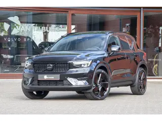 VOLVO XC40 2.0 B4 PLUS BLACK EDITION
