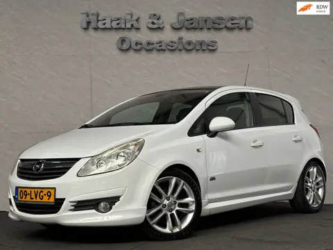 Opel Corsa 1.4-16V Cosmo - Cruise - Automaat - infotainment
