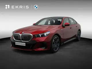 BMW 5 Serie Sedan 550e xDrive M Sportpakket | Adaptief onderstel | Driving Assistant | Panoramadak |