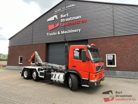 Volvo FM 12 380 6X2 met Palfinger 15t haakarmsysteem. BS2036