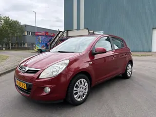 Hyundai i20 1.2i DynamicVersion 78 PK. Als nieuw rijdende auto met slechts 119.000 KM !!!