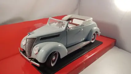 Ford V8 open Convertible 1937 Road signature 1:18