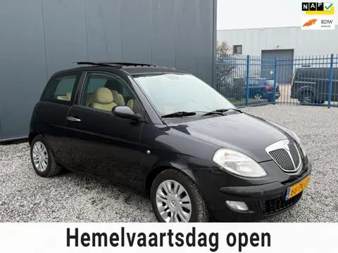 Lancia Ypsilon 1.4-16V Platino AUTOMAAT!CRUISE!PANO!CLIMA!KOOPJE!