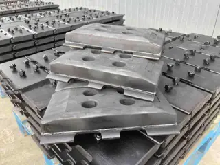 Volvo Rubber Asphalt Pads (bj 2025)