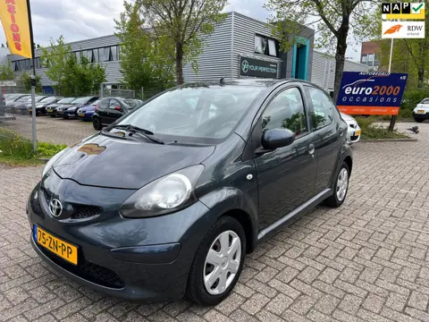 Toyota Aygo 1.0-12V - AIRCO - 5 DEURS - NIEUWE APK !