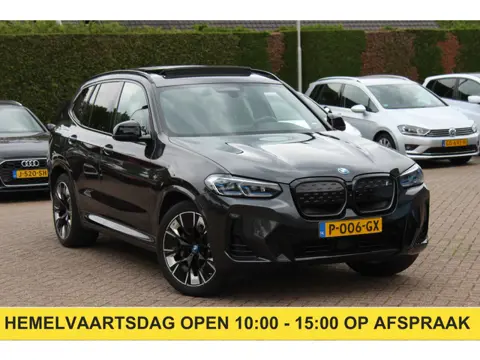 BMW iX3 High Executive 80 kWh / SoH 93,3% / Trekhaak / Panoramadak / 360Camera / Head-up / Laser LED