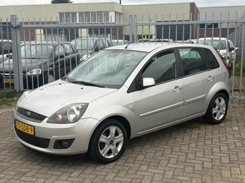 Ford Fiesta 1.3-8V Futura XL 69PK 5 DEURS! NL AUTO NAP! AIRCO ECC l Elek pakekt l LMV l PDC! DEALER 