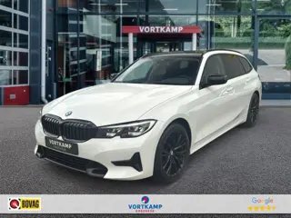 BMW 3-SERIE 318I SPORTLINE M-PAKKET LEDER/CAMERA/STOELVERW/E-KLEP/CRUISE/LED