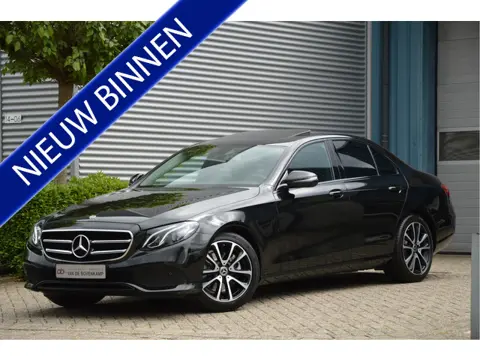 Mercedes-Benz E-Klasse 200 AVANTGARDE | AUTOMAAT | SCHUIFDAK | NIGHT PAKKET | SFEERVERL | CARPLAY | 