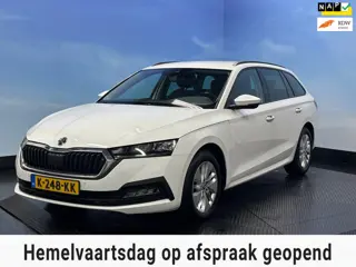 Skoda Octavia Combi 1.0 e-TSI Business Edition Plus Automaat | Navi | Clima | Cruise | PDC| Trekhaak