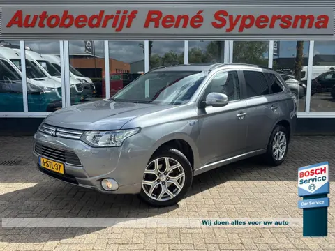 Mitsubishi Outlander 2.0 PHEV instyle | Trekhaak | Schuifkanteldak | Stoelverwarming | Navi